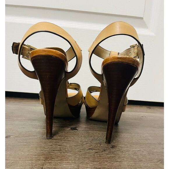 Guess Beige platform pump. ankle strap. Wood heel. 9M - Picture 6 of 6